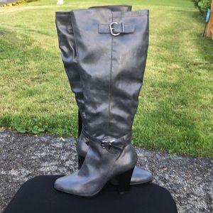 Gray tall boots (size 8.5)